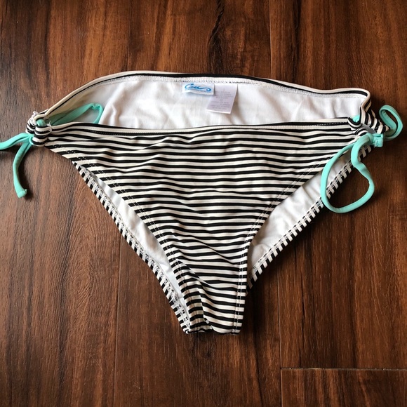 B/W striped size large bikini bottoms w/ teal ties - Picture 4 of 10